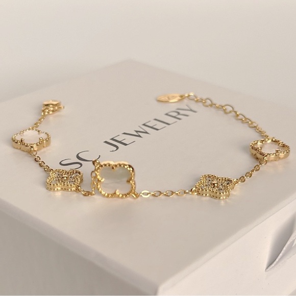 Petite Clover Bracelet Mother of Pearl & Real Zircon Luxury Jewelry - Picture 4 of 11